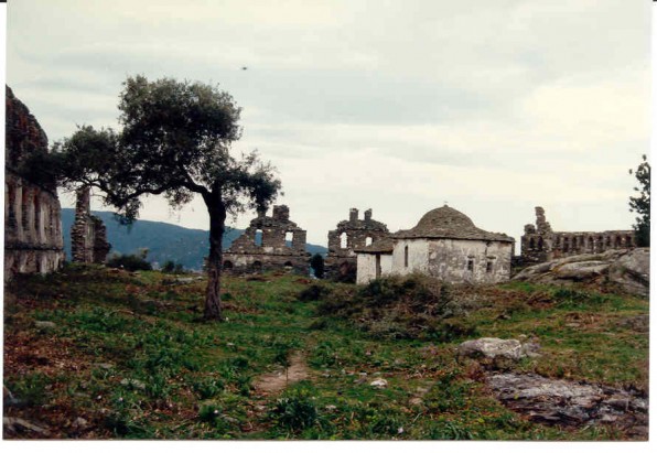 Ερείπια της Αθωνιάδας Σχολής στο Άγιον Όρος